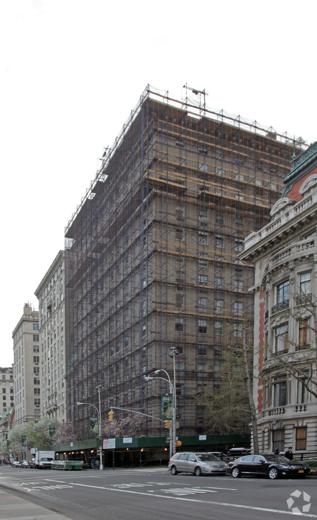 Building Photo - 1010 Fifth Ave