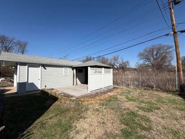 Foto del edificio - 8015 Aline Ave