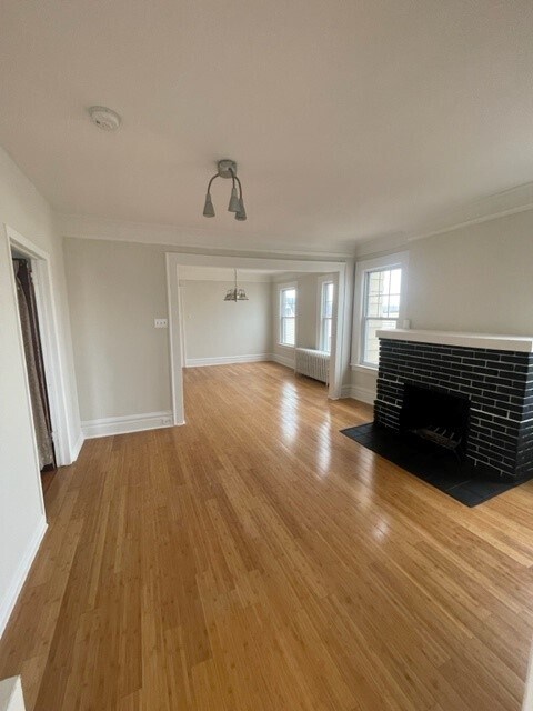 Dinning & Living - 56 Laurel Ave