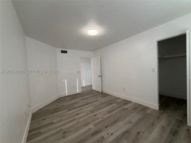 Foto del edificio - 20681 NE 4th Pl