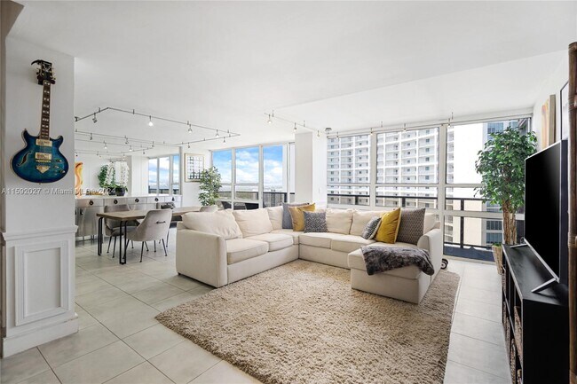 Foto del edificio - 600 NE 36th St