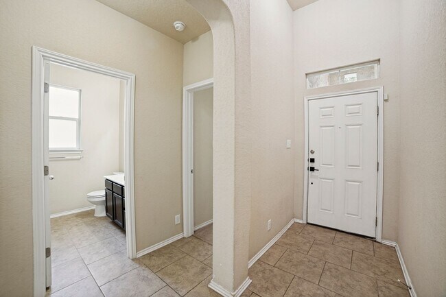 Foto del edificio - Beautiful 3 Bedroom in Republic Oaks Community