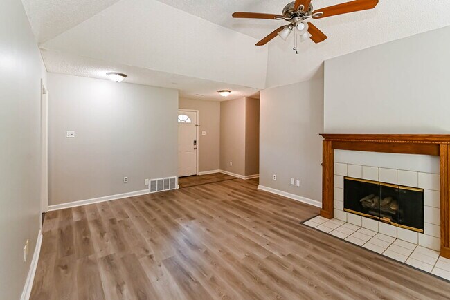Building Photo - 9889 Leigh Ann Dr