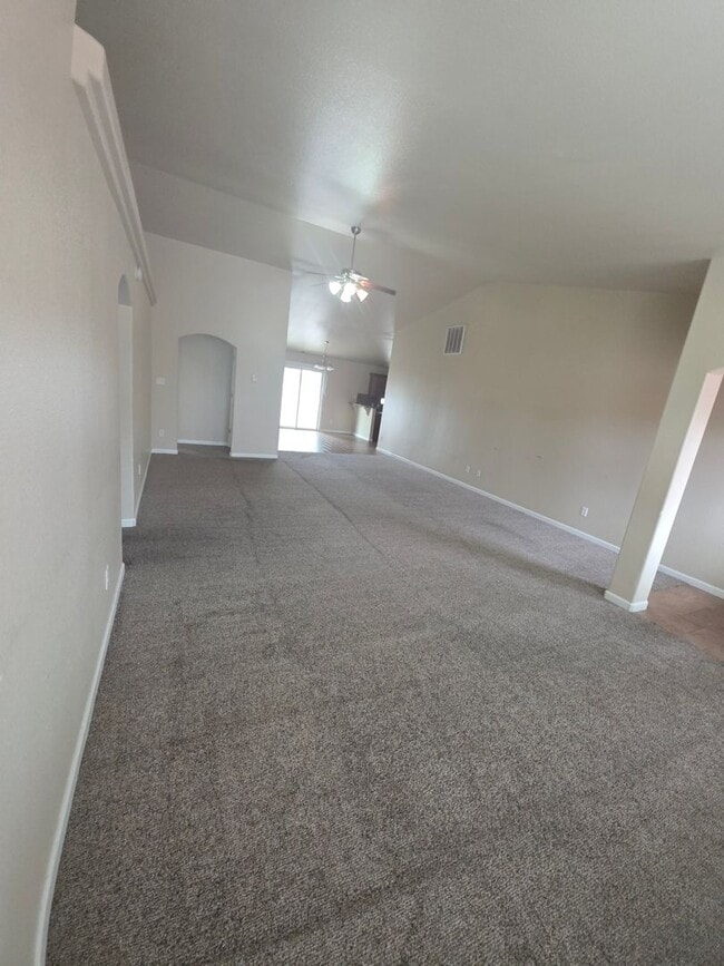 Building Photo - 3018 Oakwood Dr