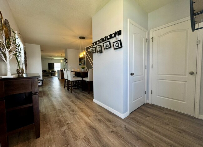 Building Photo - 1567 Barberry Dr