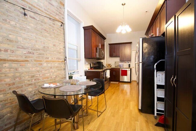 Foto del edificio - 1352 N Greenview Ave