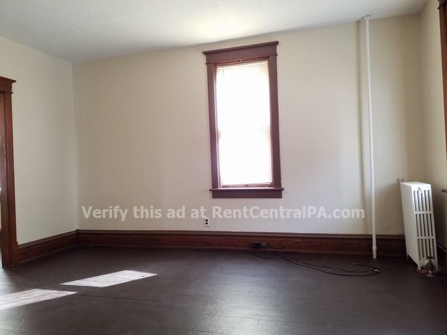 Building Photo - 1944 Zarker St