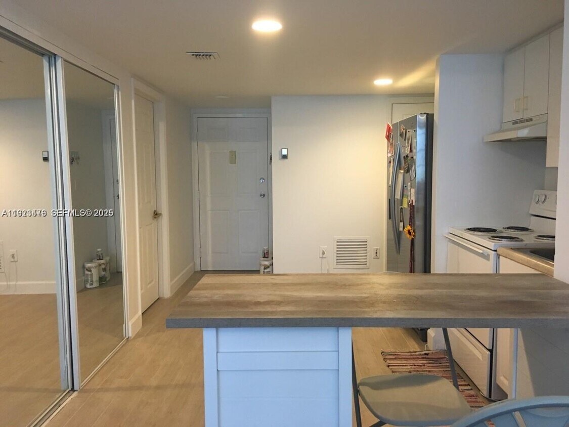 Foto del edificio - 999 Brickell Bay Dr