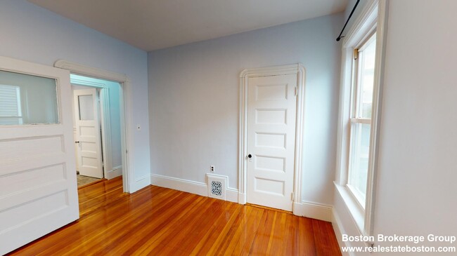 Foto del edificio - 789 Columbia Rd