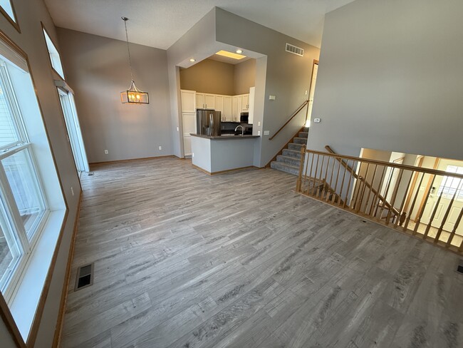 Building Photo - 10530 Pond Curve