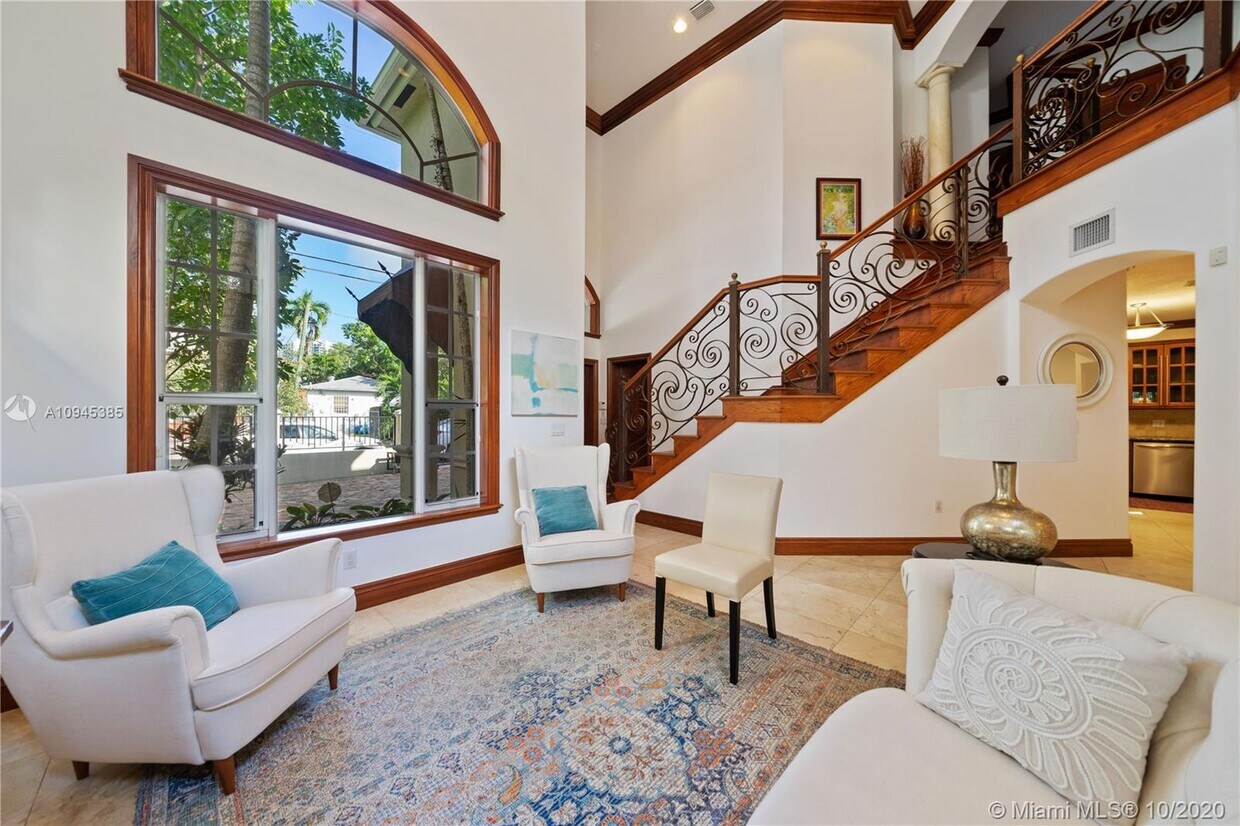 Primary Photo - 3122 Virginia St