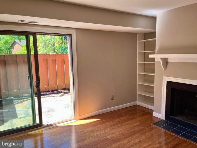 Building Photo - 306 Worthington Dr
