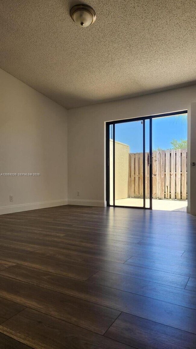 Foto del edificio - 164 Meadows Dr