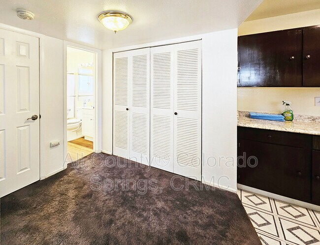 Building Photo - 1129 Cree Dr