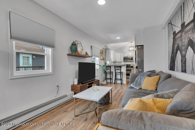 Building Photo - 16 Barberie Ave
