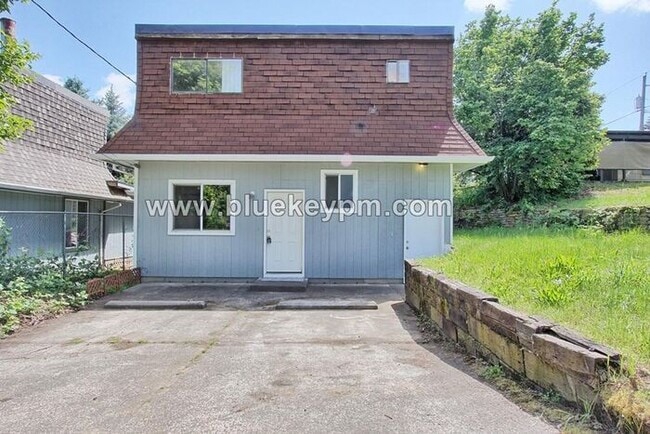 1 Bed, 1 Bath Duplex Unit in Parkrose - 1 Bed, 1 Bath Duplex Unit in Parkrose House