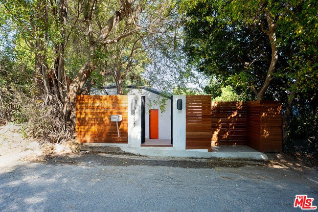 Building Photo - 3427 Bonnie Hill Dr