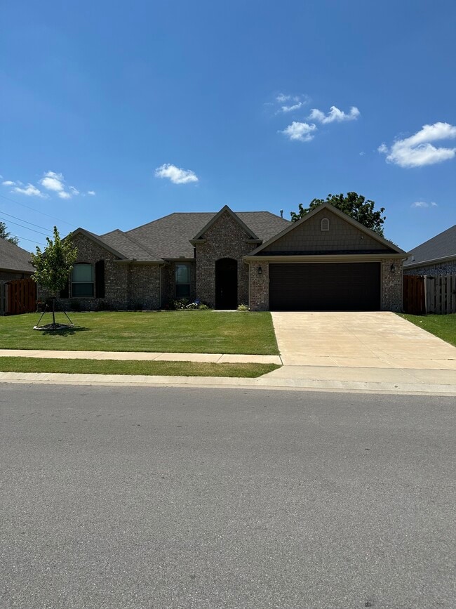 Photo - 822 Copper St House