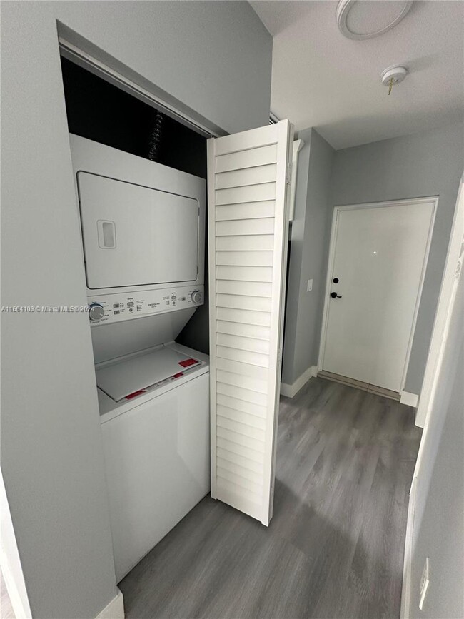 Foto del edificio - 3 bedroom in Miami FL 33150