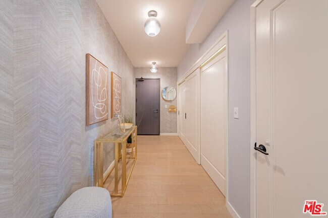 Foto del edificio - 1050 S Grand Ave