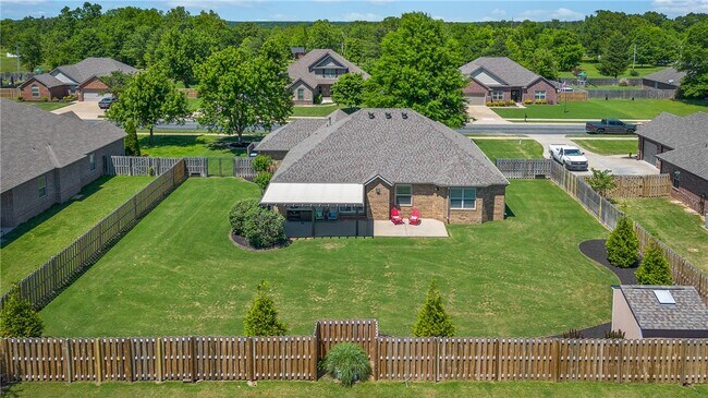 Foto del edificio - 3802 NE Oaktrace Ave