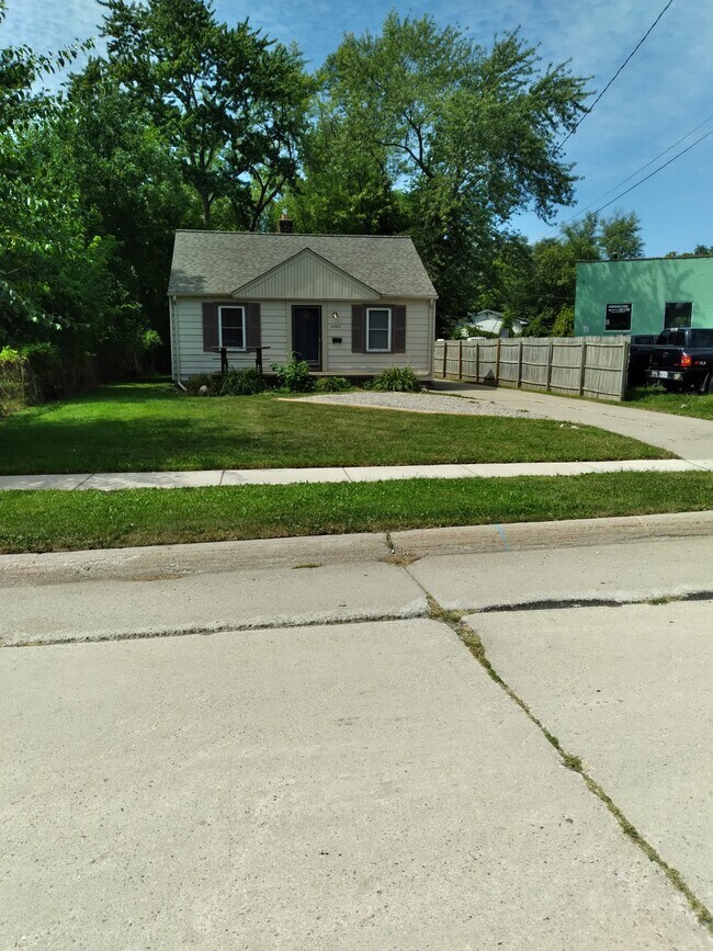 22933 Power Rd, Farmington, MI 48336 House Rental in Farmington, MI