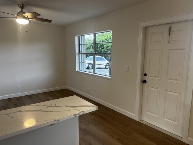 Foto del edificio - 609 NE 6th Ct