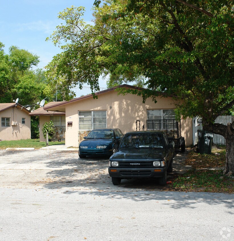 Foto del edificio - 3941-3953 SW 51st St