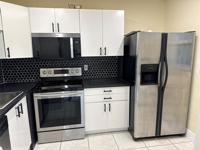 Foto del edificio - 3777 NW 78th Ave