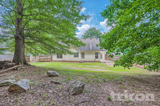 Building Photo - 210 Pebble Creek Dr