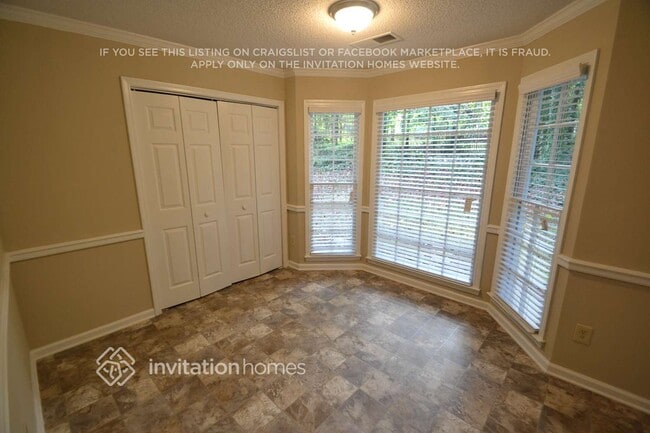 Building Photo - 2862 Wynford Dr S W