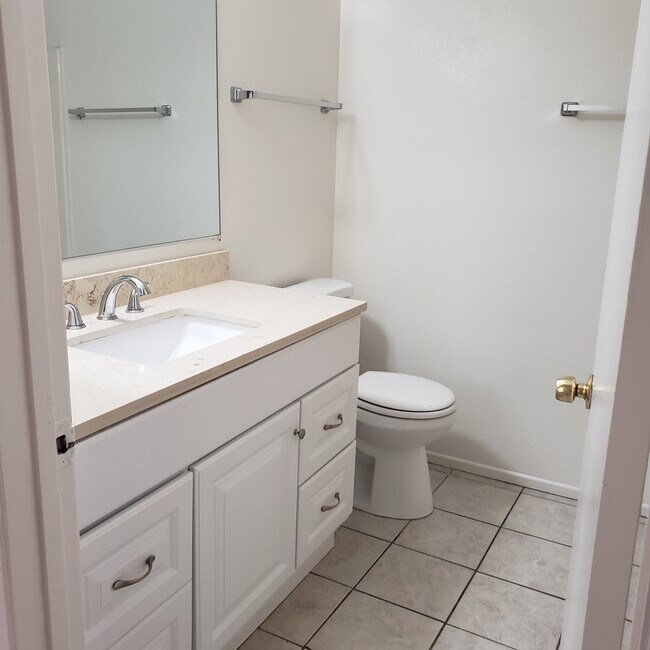 Baño del pasillo - 32305 Rancho Vista Dr