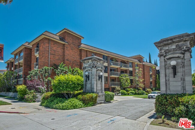 Building Photo - 4444 Wilshire Blvd