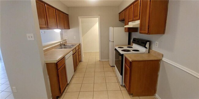 Foto del edificio - 5616 Emerald Forest Dr