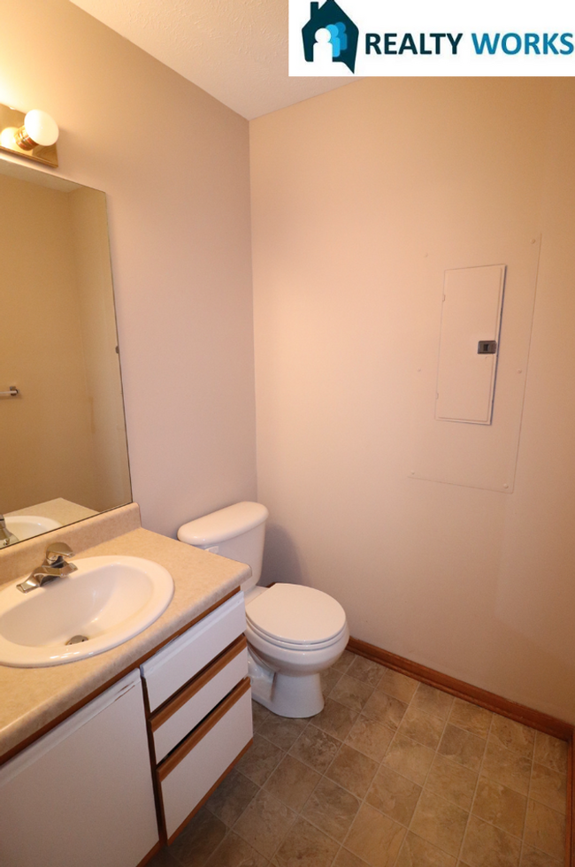 Building Photo - 2105 N 32nd St