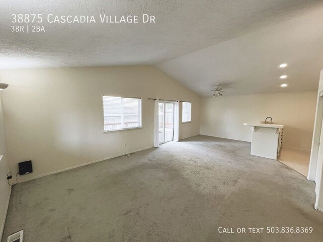 Building Photo - Light and Bright 3 Bedroom 2 Bathroom Home...