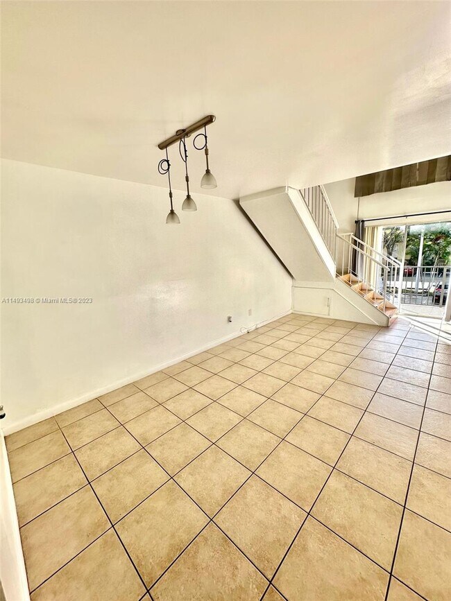 Building Photo - 8550 SW 109th Ave