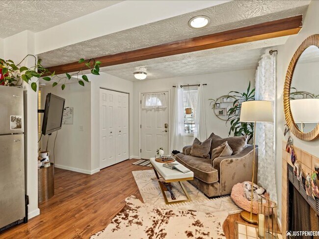 Building Photo - 1160 Golden Dawn Cir