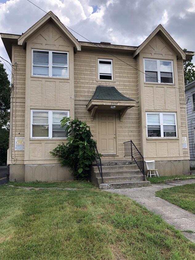 7004 Plainfield Rd Unit 2, Cincinnati, OH 45236 Room for Rent in