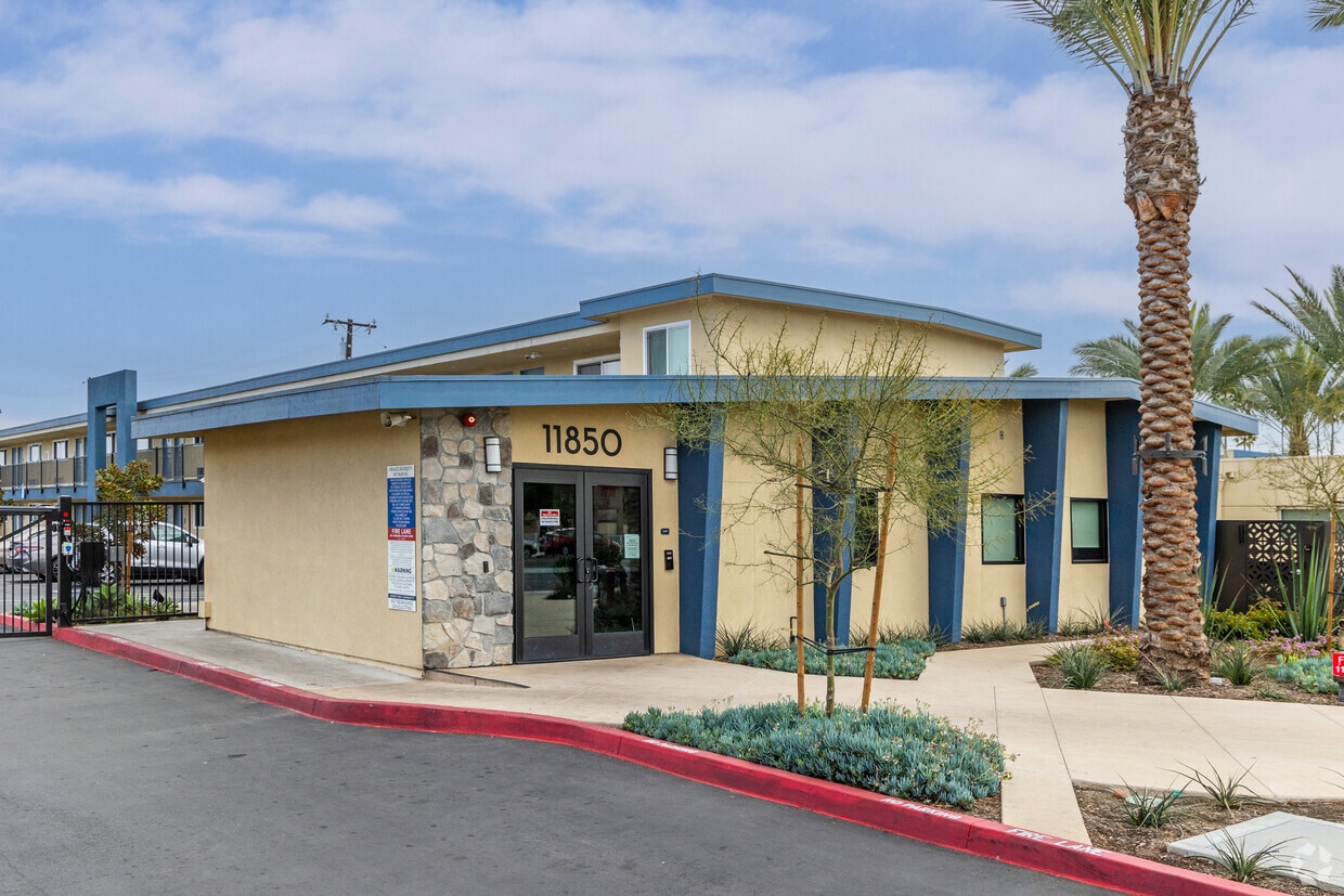 11850 Beach Blvd - Clara Vista Apartments