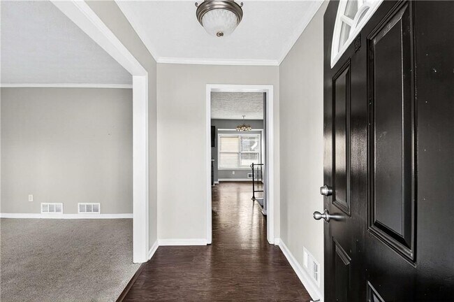 Foto del edificio - 1075 Forest Heights Rd