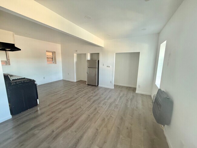 Foto del edificio - 73 Saratoga Ave