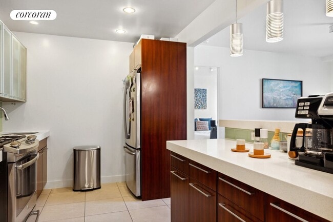 Foto del edificio - 301 W 115th St