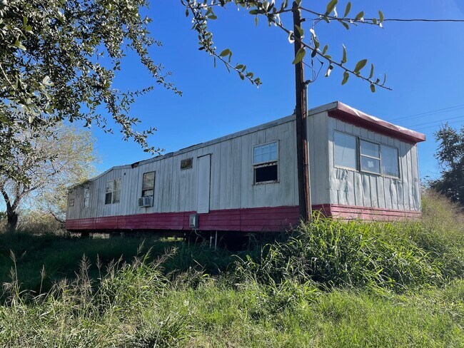 Building Photo - 80 San Antonio St