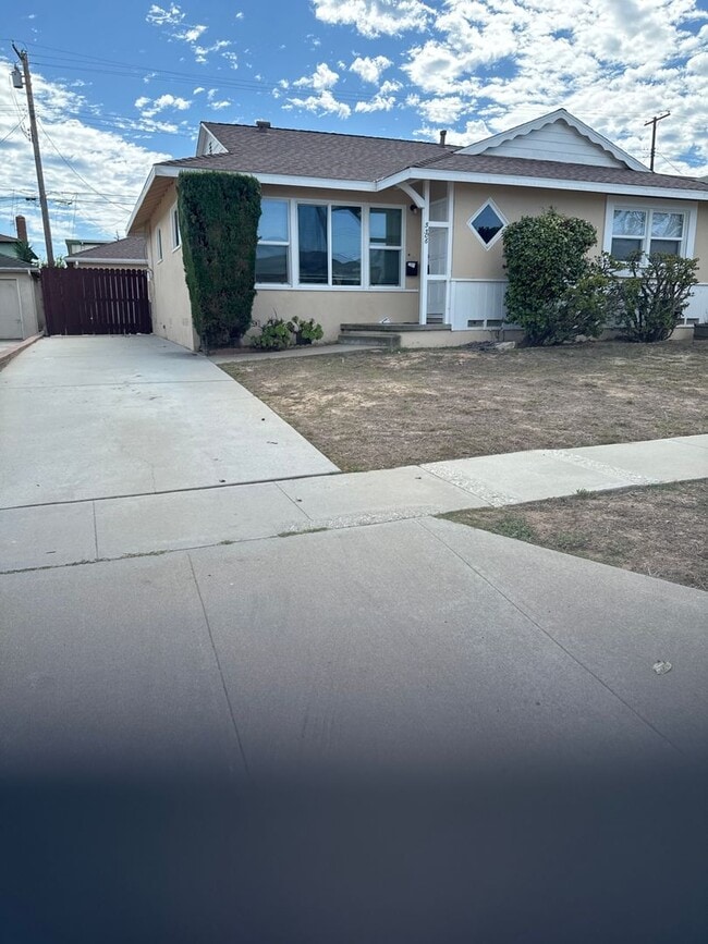 Building Photo - WEST TORRANCE, 3 BEDROOM HOUSE FOR LEASE N...