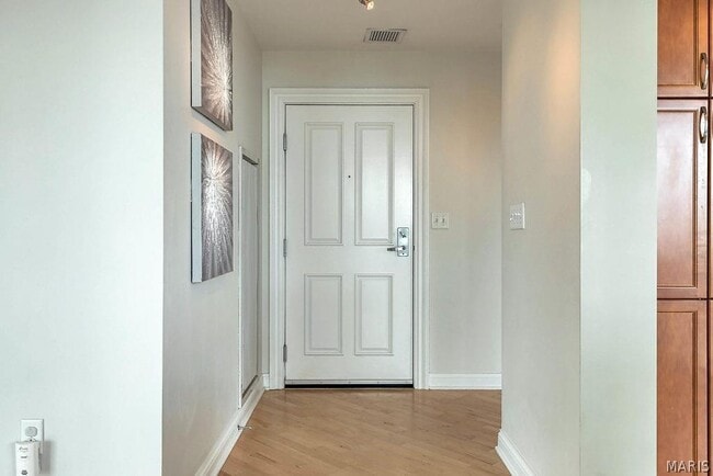 Building Photo - 4909 Laclede Ave