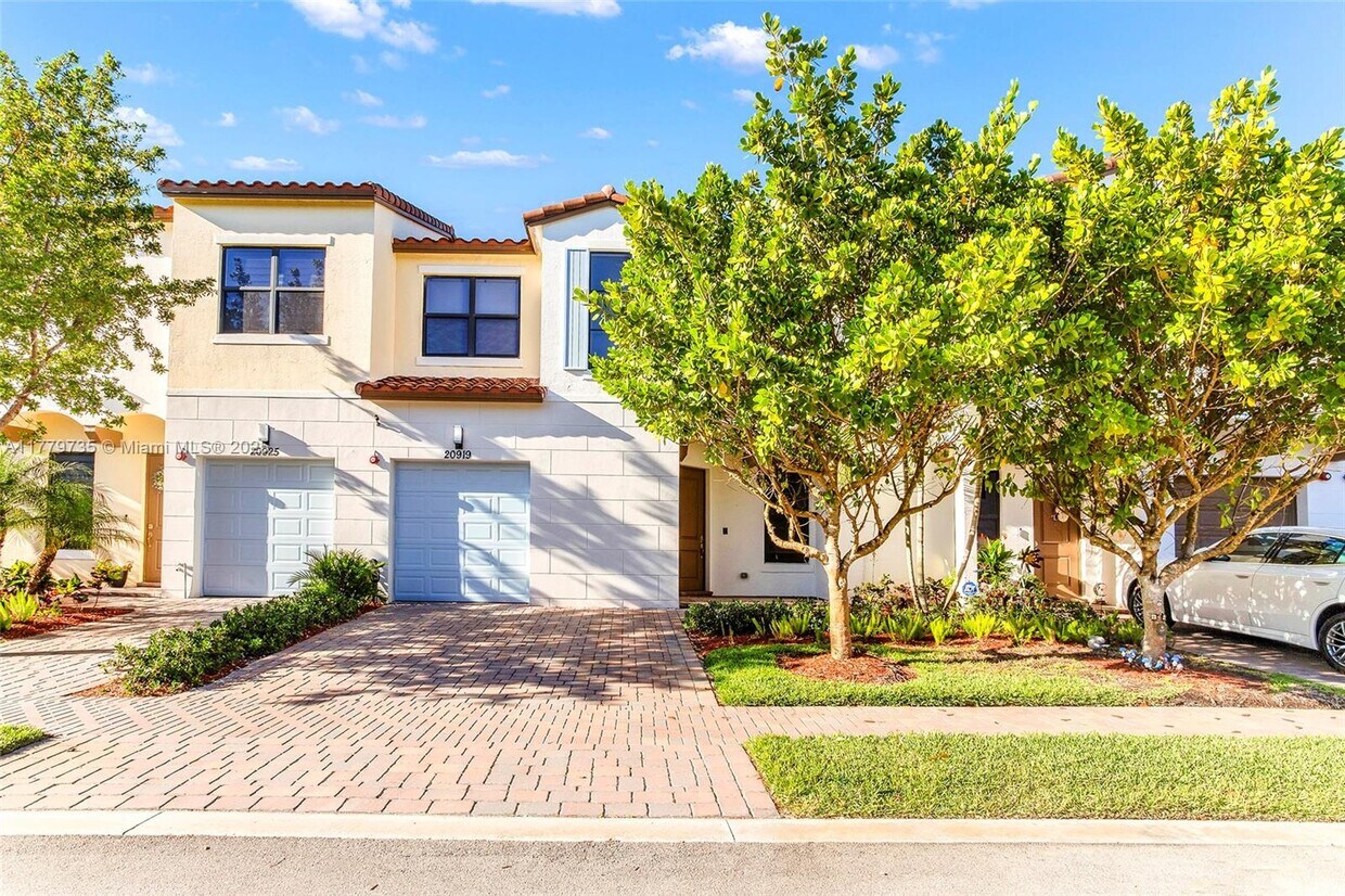 Foto principal - 20919 NW 1st Dr