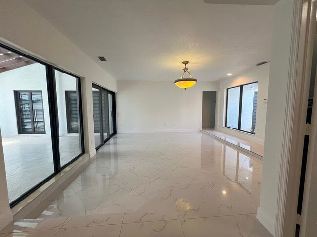 Building Photo - 8735 SW 54th Terrace