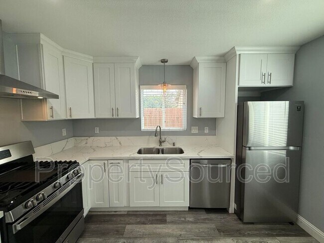 Foto del edificio - 805 W Yosemite Ave