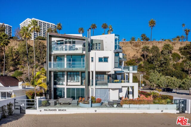 Building Photo - 270 Palisades Beach Rd